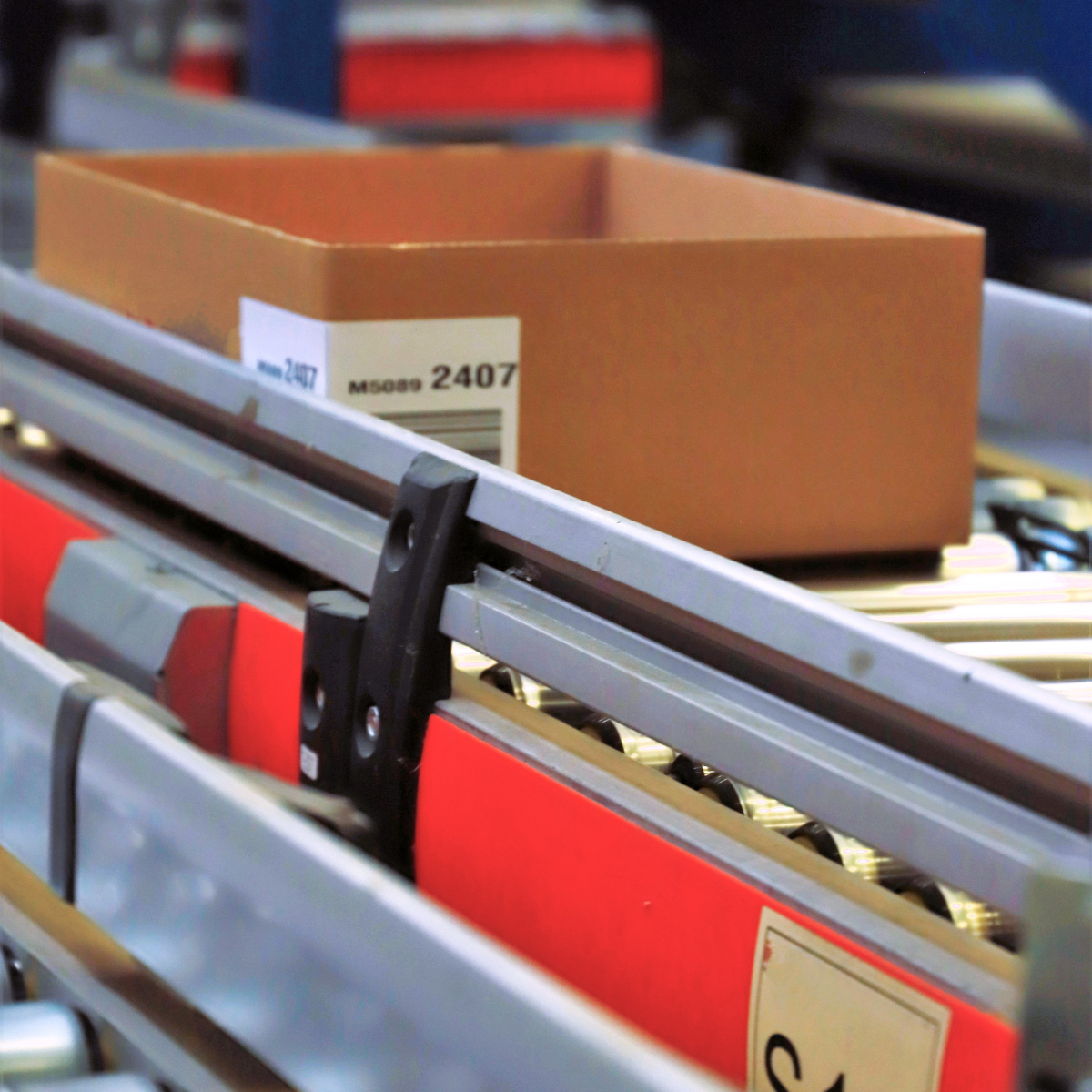 Logistics quality: video tracking of conveyors